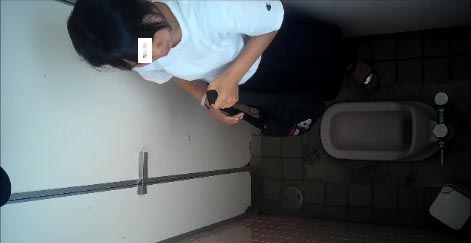 個室で大学生モデル着替え