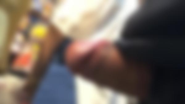 勃起チンぽ擦り付け変態・・・