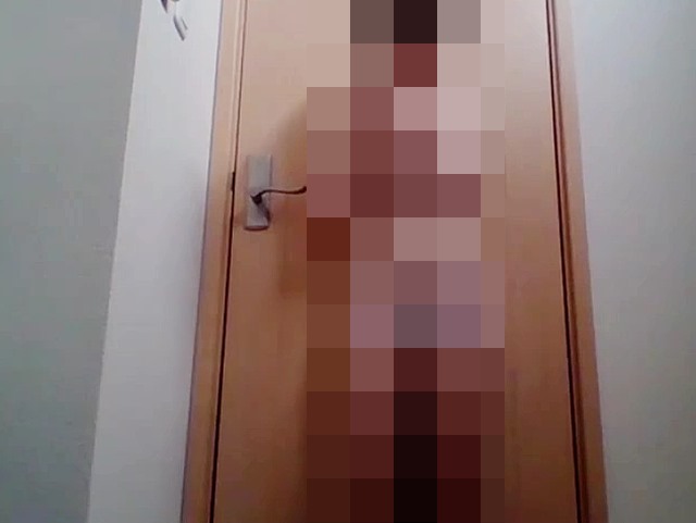 おもむろに脱ぎ配信したＣ「ブラのサイズはＡ６５です」