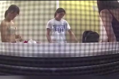 女子大学の更衣室に隠しカメラを設置！